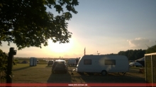Sonnenuntergang Ã¼ber dem Campingplatz